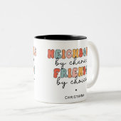 Kundenspezifische Retro-Nachbarn durch Zufall Freu Zweifarbige Tasse (VorderseiteRechts)