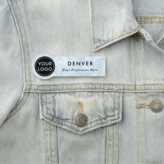 Kundenspezifischer Logomitarbeiter in blass graubl Namensschild (Beispiel)