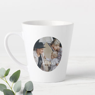 Kundenspezifisches Foto mit Familienname und fests Milchtasse