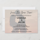 Kundenspezifisches Foto Sie sagte ja Elegante Typo Einladung (Rückseite)