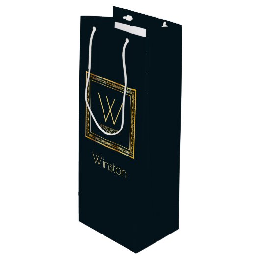 Kundenspezifisches Monogramm golden auf Geschenktüte Für Weinflaschen (Vorderseite Schrägansicht)