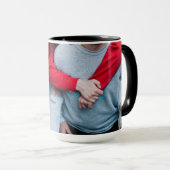 Kundenspezifisches Schwarzes 15 Unze-Wecker küssen Tasse (VorderseiteRechts)