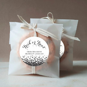 Kundentrick oder -behandlung zu Halloween Runder Aufkleber