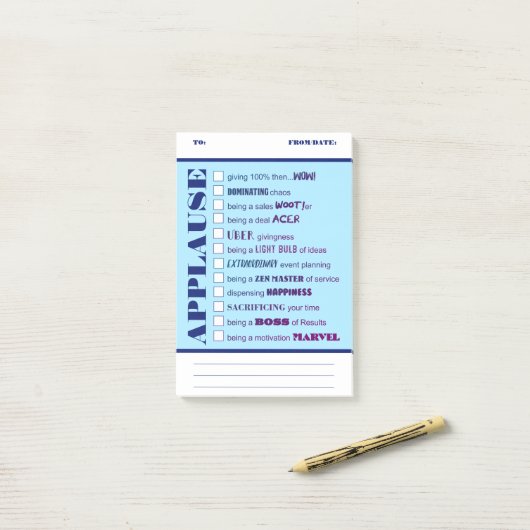 Kündigen Sie die Anerkennung der Mitarbeiter nach Post-it Klebezettel (Auf Schreibtisch)