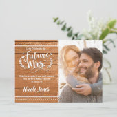 KÜNFTIGE FRAU. Eichenholz Rustikales Brautparty Fo Einladung (Stehend Vorderseite)