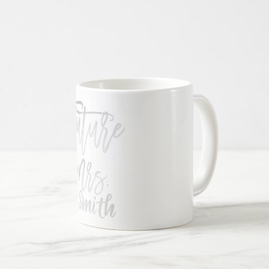 KÜNFTIGE FRAU. Silver Modern Script Name Personali Kaffeetasse (VorderseiteRechts)