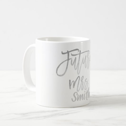 KÜNFTIGE FRAU. Silver Modern Script Name Personali Kaffeetasse (Vorderseite Links)