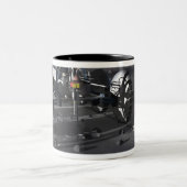 Künftige Weltraumforschungsmissionen Zweifarbige Tasse (Mittel)