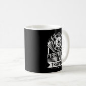 Künftiger Feuerwehrmann bei der Ausbildung von Feu Kaffeetasse (VorderseiteRechts)