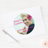 Kung Fu Cupcake Runder Aufkleber (Umschlag)