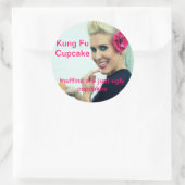 Kung Fu Cupcake Runder Aufkleber (Tasche)