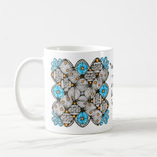 Kunst als Individualismus mit blauem und orangefar Kaffeetasse