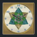 Kunst-Deko-Pfau-Federinspiriertes Quadratische Wanduhr<br><div class="desc">Der elegante ursprüngliche Entwurf auf dieser Wanduhr kennzeichnet einen großen zentrierten Stern Blume geformten Mandala, der sie ist Inspiration vom Kunst-Deko und von in hohem Grade stylized Pfau-Federn nimmt, erhöht durch die Techniken, die einen metallischen Blick des Imitats in den Schatten der Bronze, des Türkises, des Smaragdgrüns u. des Zinns...</div>