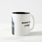 KUNST-GLOCKE WOLLEN, UM EINE FAHRkaffee-TASSE ZU Zweifarbige Tasse (VorderseiteRechts)