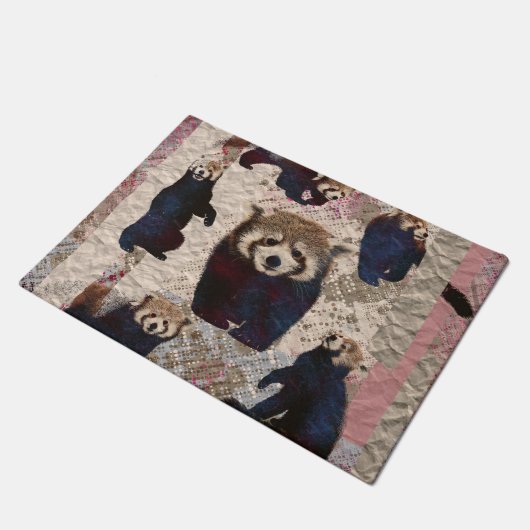 Kunstcollage der Mischmedien des roten Pandas Fußmatte (Schrägansicht)