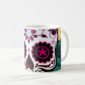 Kunstdarstellung von Schädelschmuck, Blume, Schäde Kaffeetasse (VorderseiteRechts)