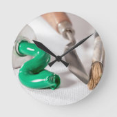 Künstlerin Runde Wanduhr (Vorderseite)