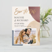 Künstlerisch modern Abstrakte Form Gold Brush Foto Save The Date (Stehend Vorderseite)