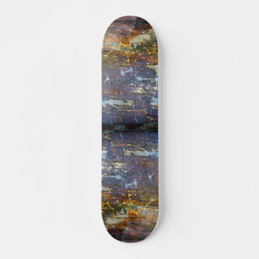 Künstlerische Grungy Wand Skateboard (Vorne)