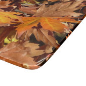 Künstlerische Herbstlaube im Herbst Sonnenschein Schneidebrett (Ecke)