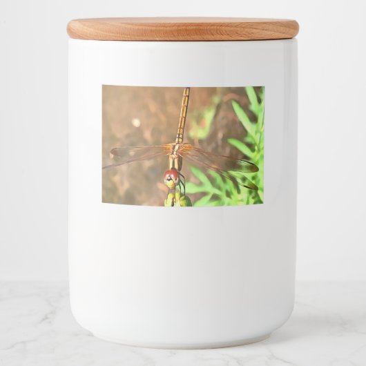 Künstlerische Libellenruhe auf einer Blume Lebensmitteletikett (Vorderseite)