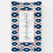 Künstlerische moderne Rose Gold Navy Blue Ikat Geo Banner (Vertikal)
