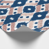 Künstlerische moderne Rose Gold Navy Blue Ikat Geo Geschenkpapier (Ecke)