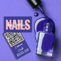 Künstlerische Nageldesignerin Lila Hintergrund Sch