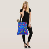 Künstlerische Paw Prints und Herz Tasche (Am Model)