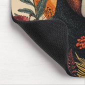 Künstlerischer Bär unter lebendigen botanischen Bl Mousepad (Ecke)
