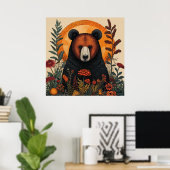 Künstlerischer Bär unter lebendigen botanischen Bl Poster (Heimbüro)