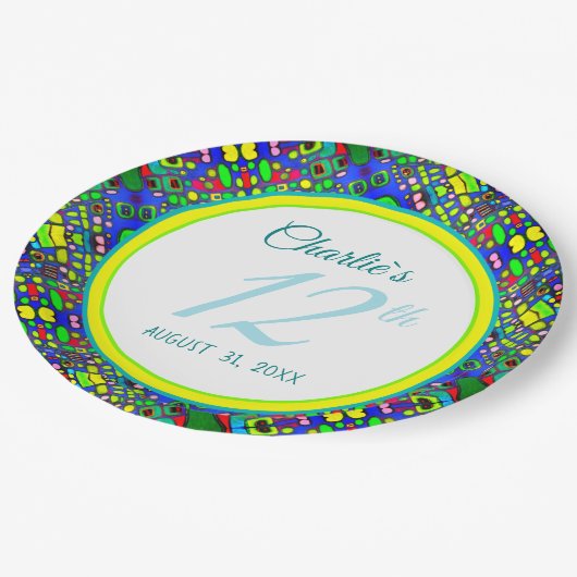 Künstlerischer, vielfarbiger, beliebter, benutzerd pappteller (Schrägansicht)