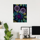 Künstlerisches Blumenposter mit Spiralhintergrund Poster (Heimbüro)