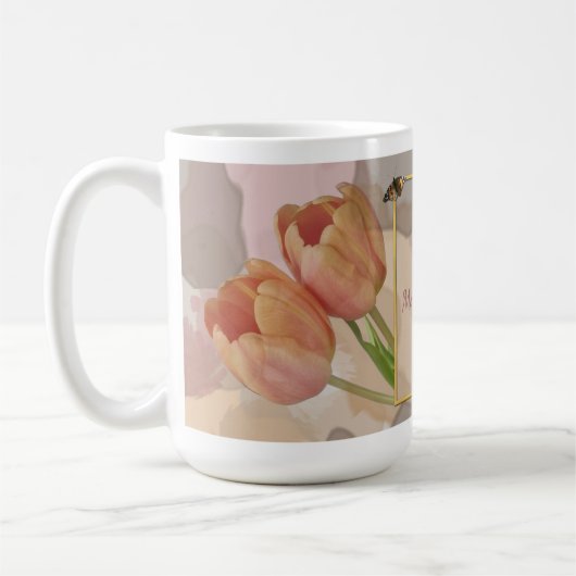 Künstlerisches Design mit Tulpen und individuellem Kaffeetasse (Links)