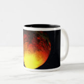 Künstlerisches Konzept von Kepler-10b Zweifarbige Tasse (VorderseiteRechts)