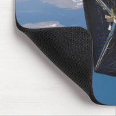 Künstlerisches Konzept von NanoSail-D im Weltraum Mousepad (Ecke)