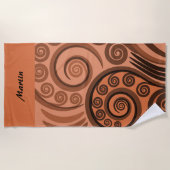 Künstlerisches Orange-Brown Koru Fern Frond Muster Strandtuch (Vorderseite)