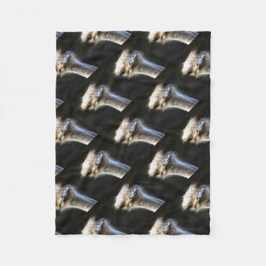 Künstlerisches Straußenportrait mit goofy expressi Fleecedecke (Vorderseite)