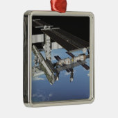 Künstlerrendering Ornament Aus Metall (Rechts)