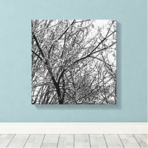 Künstliches BW-Foto des Schnees an Baumzweigen Leinwanddruck