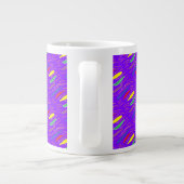 Kunstmuster auf brüchig lila Jumbo-Tasse (Rückseite)