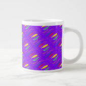 Kunstmuster auf brüchig lila Jumbo-Tasse (Rechts)