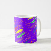 Kunstmuster auf brüchig lila kaffeetasse (VorderseiteRechts)