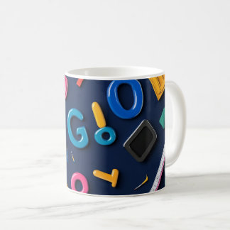 Kunstvoll auf einem dunklen Hintergrund angeordnet Kaffeetasse