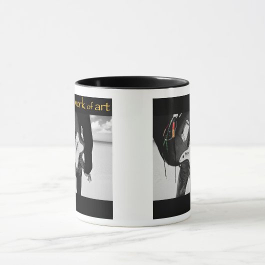 Kunstwerk/schwarze Tasse (Zentrum)