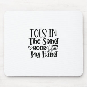Kunstzehen im Sand-Buch in meiner Hand lesen Mousepad