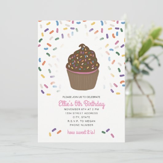 Kupcake mit Sprinklen Einladung (Stehend Vorderseite)