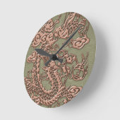 Kupfer Dragon auf Khaki Leather Textur Runde Wanduhr (Winkel)
