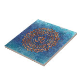 Kupfer Farbe Ohm Symbol Mandala auf blauem Hinterg Fliese (Seite)