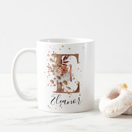 Kupferfloral Letter E Monogram Tasse (Mit Donut)